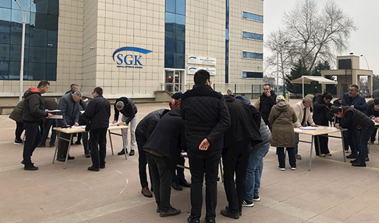 SGK merkezlerinde EYT yoğunluğu
