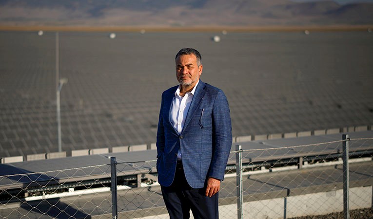Karapınar GES güneş çiftliği: Küçükbaşlar otluyor