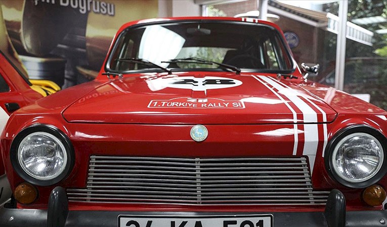 1973 model Anadol, Pekin-Paris Rallisi'ne hazırlanıyor