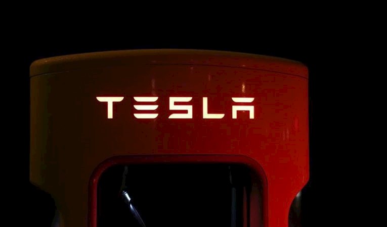 Tesla, ABD'de 120 bin 423 aracını geri çağırdı