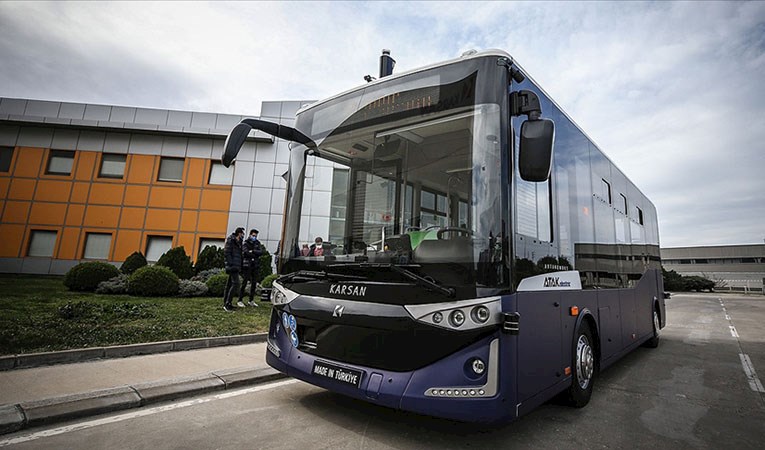 Türk mühendislerin geliştirdiği elektrikli sürücüsüz otobüs yollara çıkacak