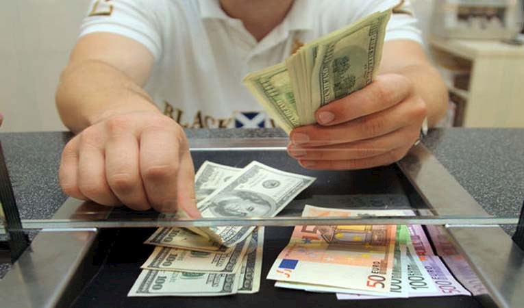 Dolar kuru 6,90'ı aştı
