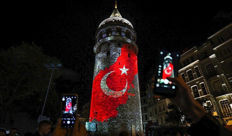 Galata Kulesi'nde Cumhuriyet şöleni