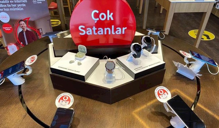 Vodafone satış noktaları dijital hizmet merkezlerine dönüşüyor