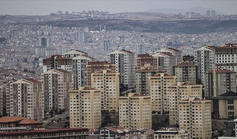 Konut fiyatlarındaki 'reel düşüş' hız kesmeden devam ediyor