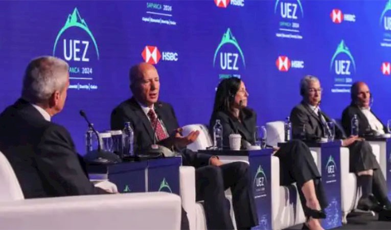 Ekonomistlerden UEZ2024'te dünya ve Türkiye ekonomisine genel bakış