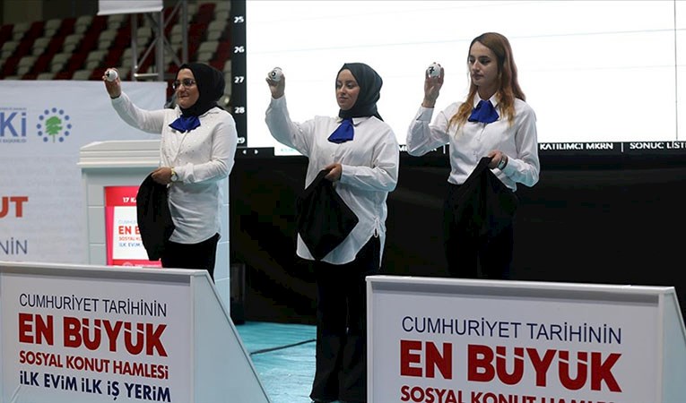 "İlk Evim, İlk İş Yerim Projesi"nde konut kuraları çekildi