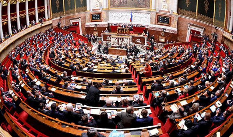 Fransa'da 2023-2027 bütçe tasarısı mecliste reddedildi