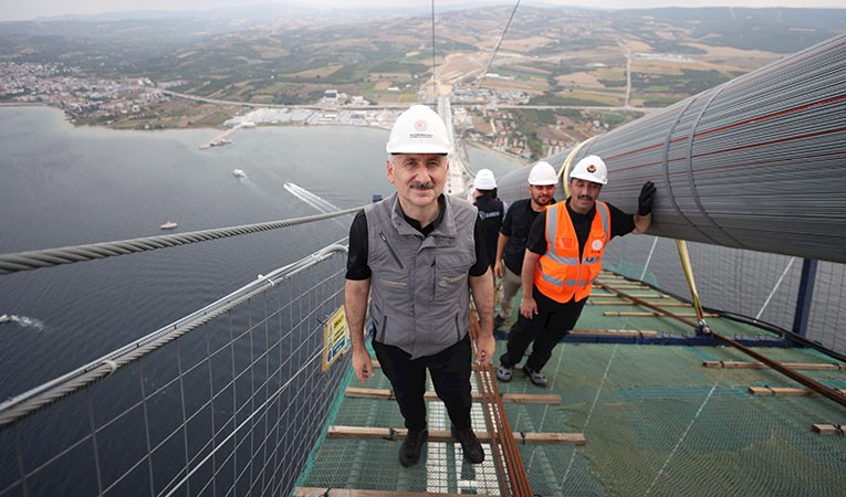 Köprüden ilk geçen Ulaştırma Bakanı oldu
