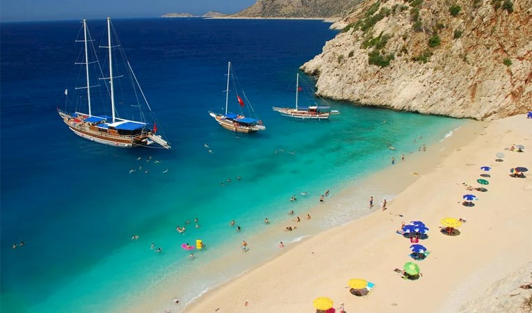Antalya'ya gelen turist sayısı 3 milyon 356 bin 623'e ulaştı