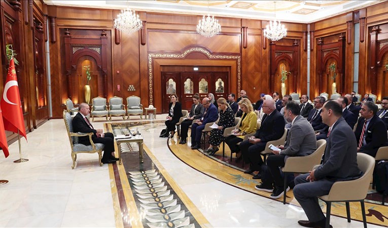 Katar dönüşü Erdoğan’dan kur ve faiz mesajı