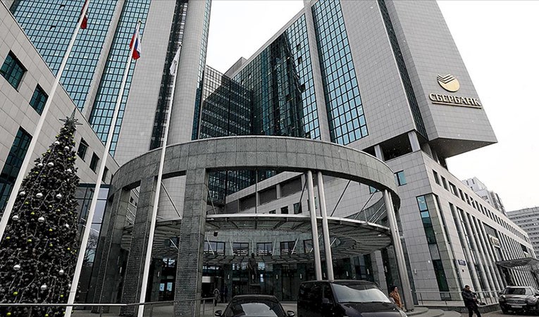 Rusya'nın en büyük bankası Sberbank, Avrupa pazarından çekildi