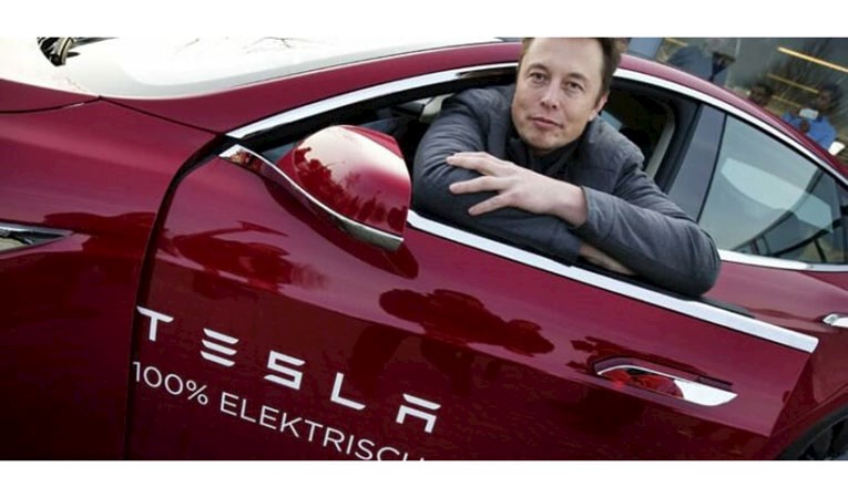 Tesla’nın Avrupa fabrikasında festival: Elon Musk ilk araba teslim tarihini açıkladı
