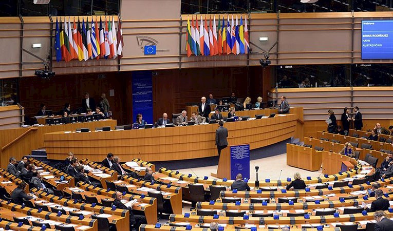 AB, Polonya'nın kurtarma programını onayladı