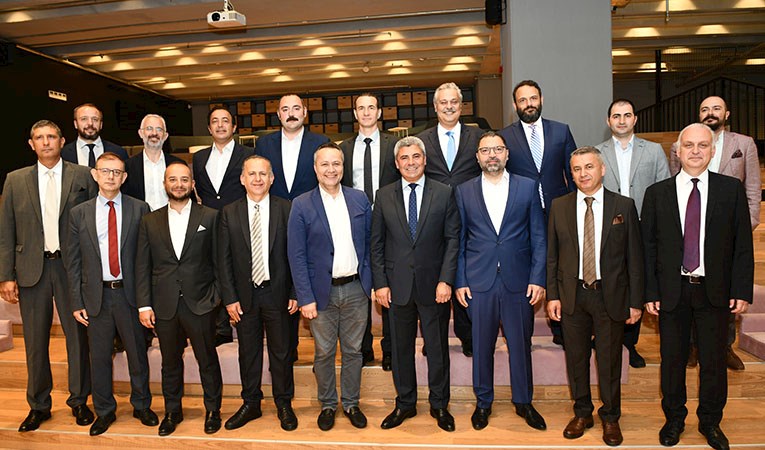 “İBB’nin Dijital Yolculuğu” İstanbul’un Geleceğine Işık Tutuyor