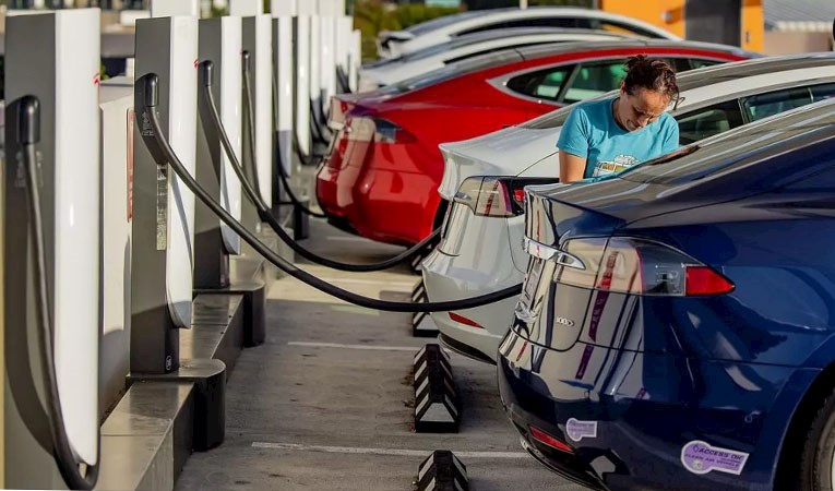 Elektrikli otomobil pazarında 2023 değerlendirmeleri ve 2024 öngörüleri