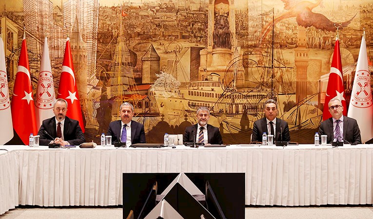 Gıda sektörüyle bir araya gelen Bakan Nebati’den açıklama