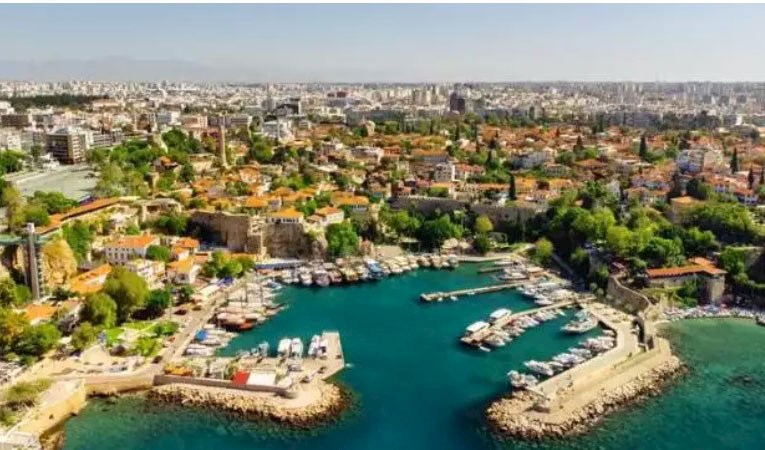 Antalya'ya gelen turist sayısı 15 milyonu geçti