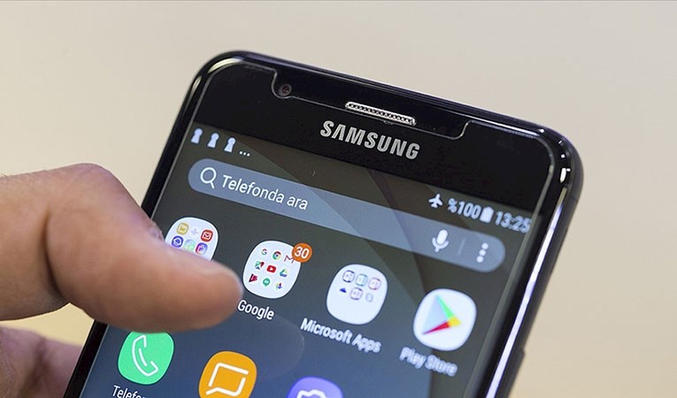 Samsung liderlikte bir koltuğunu daha devretti