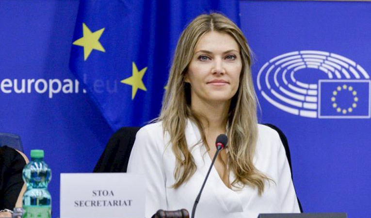AP Başkan Yardımcısı Eva Kaili gözaltına alındı