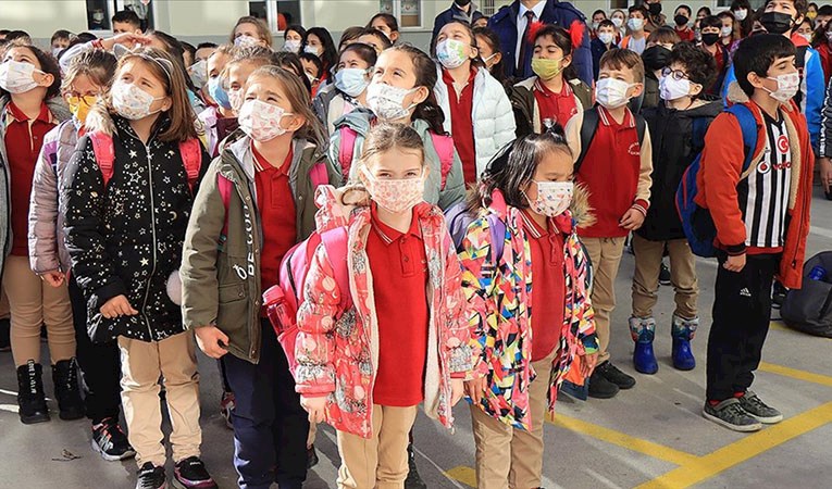 Okullarda ders zili çaldı