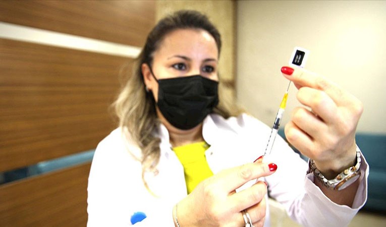 Bir ülke daha aşı zorunluluğu getirdi