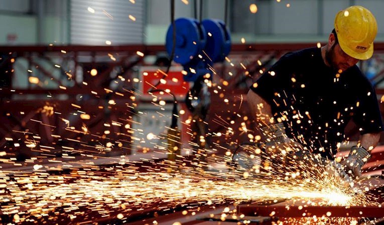Sanayi üretimi Ekim'de hız kesti