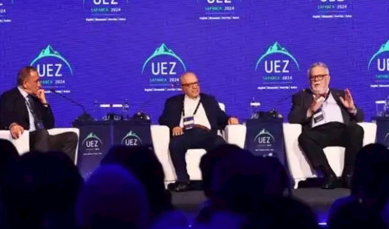 Ünlü akademisyenler UEZ2024'te felsefe ve modern bilimi ele aldı